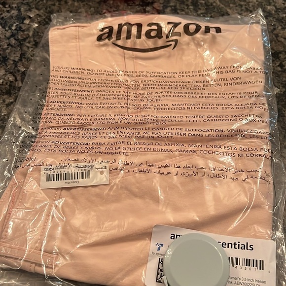 Women’s mid rise slim fit 3.5 inch inseam kahki shorts - Picture 2 of 5